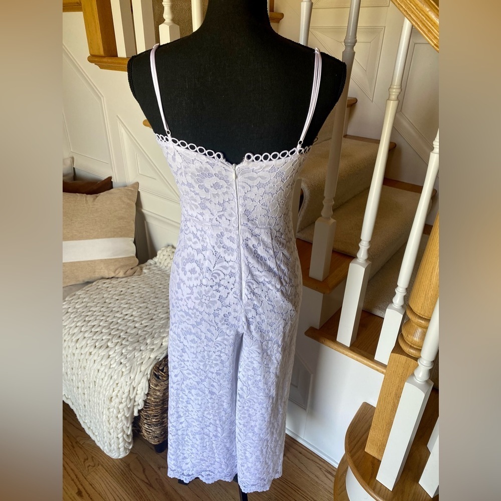 Size XS express white eyelet capri length jumpsuit. Worn once, great condition - Picture 5 of 7
